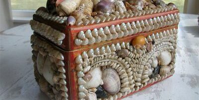 Victorian Era box decorated with seashells.